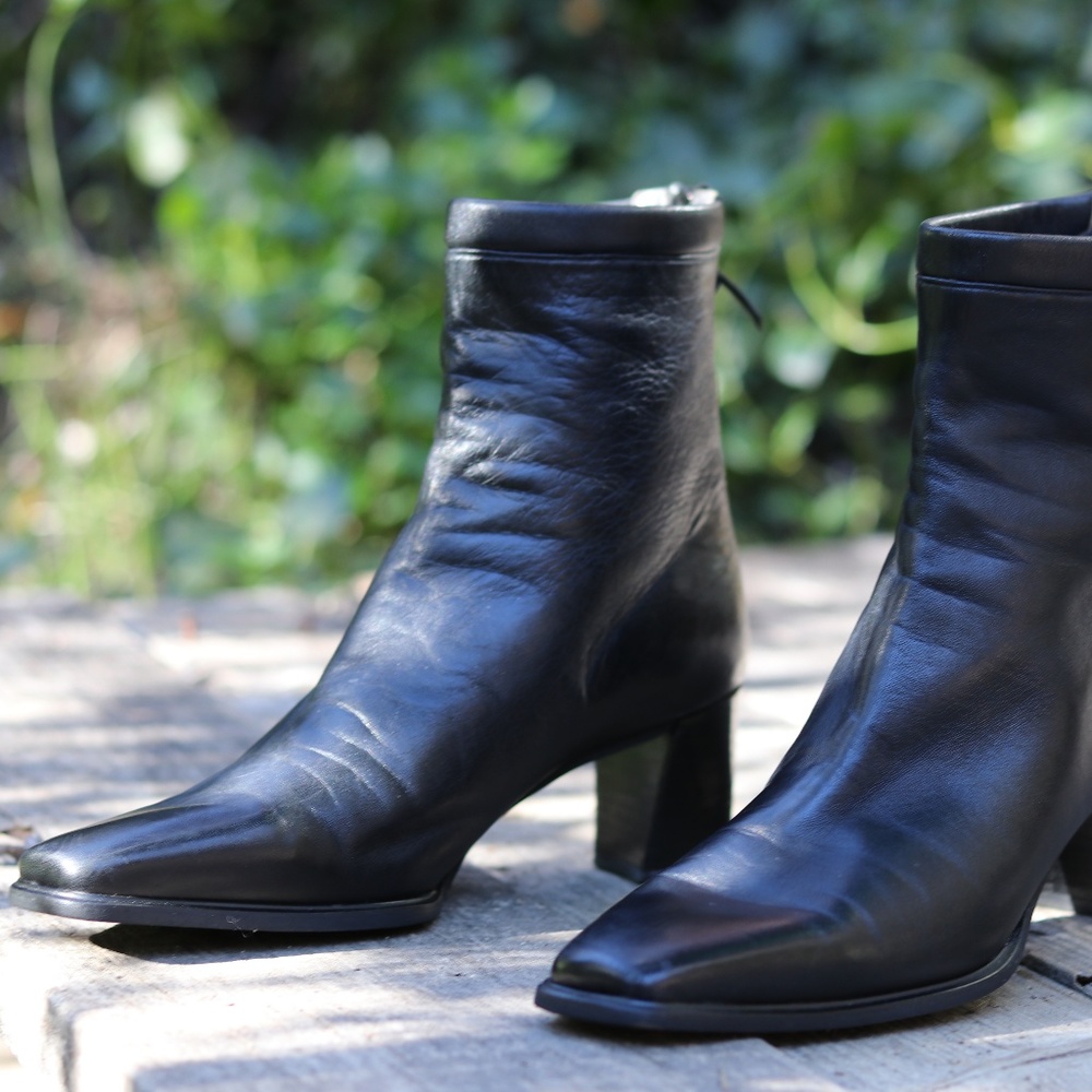 Stuart Weitzman Low Black Leather Boots sz 7